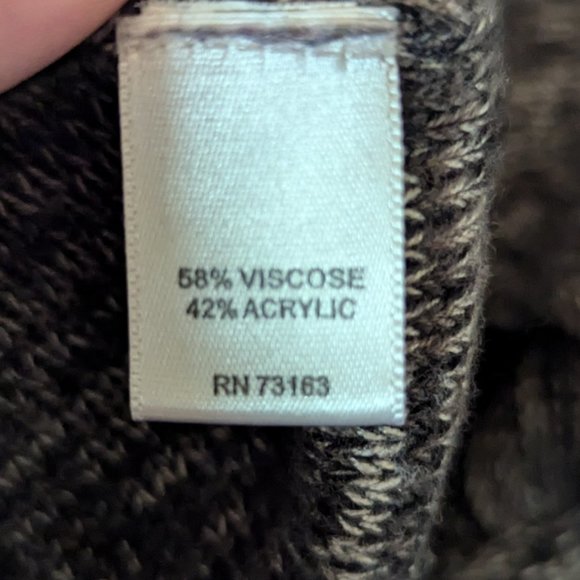 138. CUPIO Small Grey knit Sweater - Picture 4 of 4